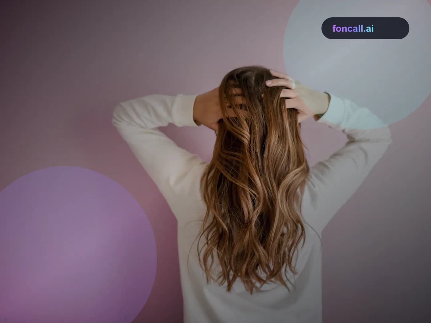 KI-Telefonassistent für Friseur: Friseur-Salon mit Kundin und Stylistin