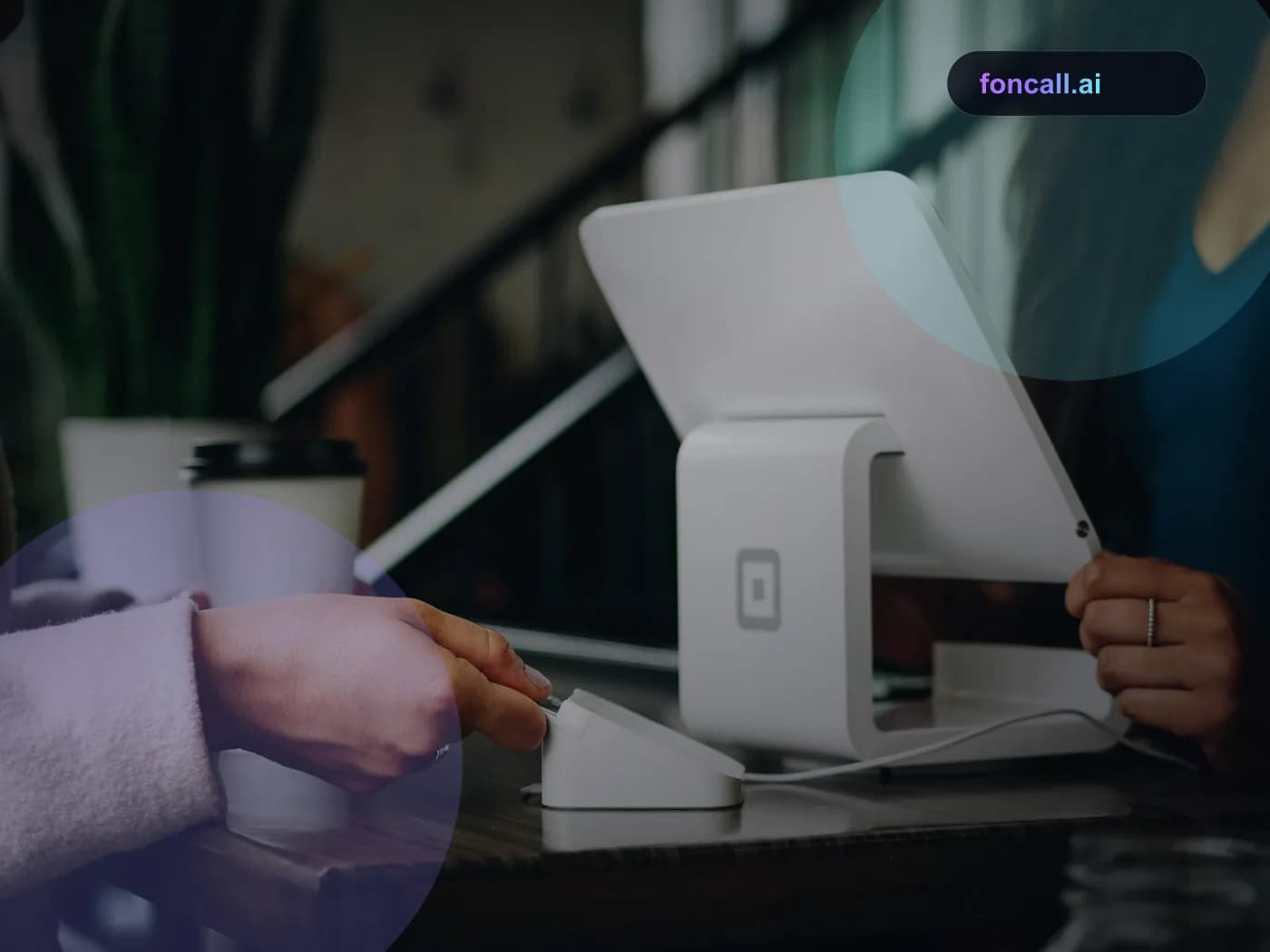 Omnichannel KI-Kundenservice für Online-Shops | foncall.ai Branchen-Hero Omnichannel KI-Kundenservice für Online-Shops: Kundenservice Team fuer Telefon, Chat, WhatsApp und E-Mail im Online-Shop